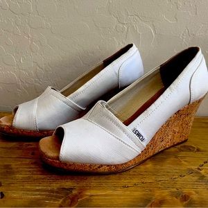 Toms Wedges Size 8.5W